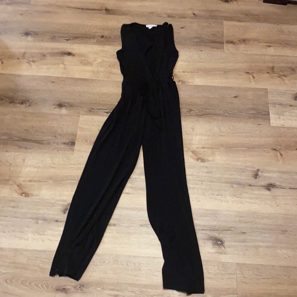 Black jumpsuit V-neck, cut out in the back - Picture 1 of 3